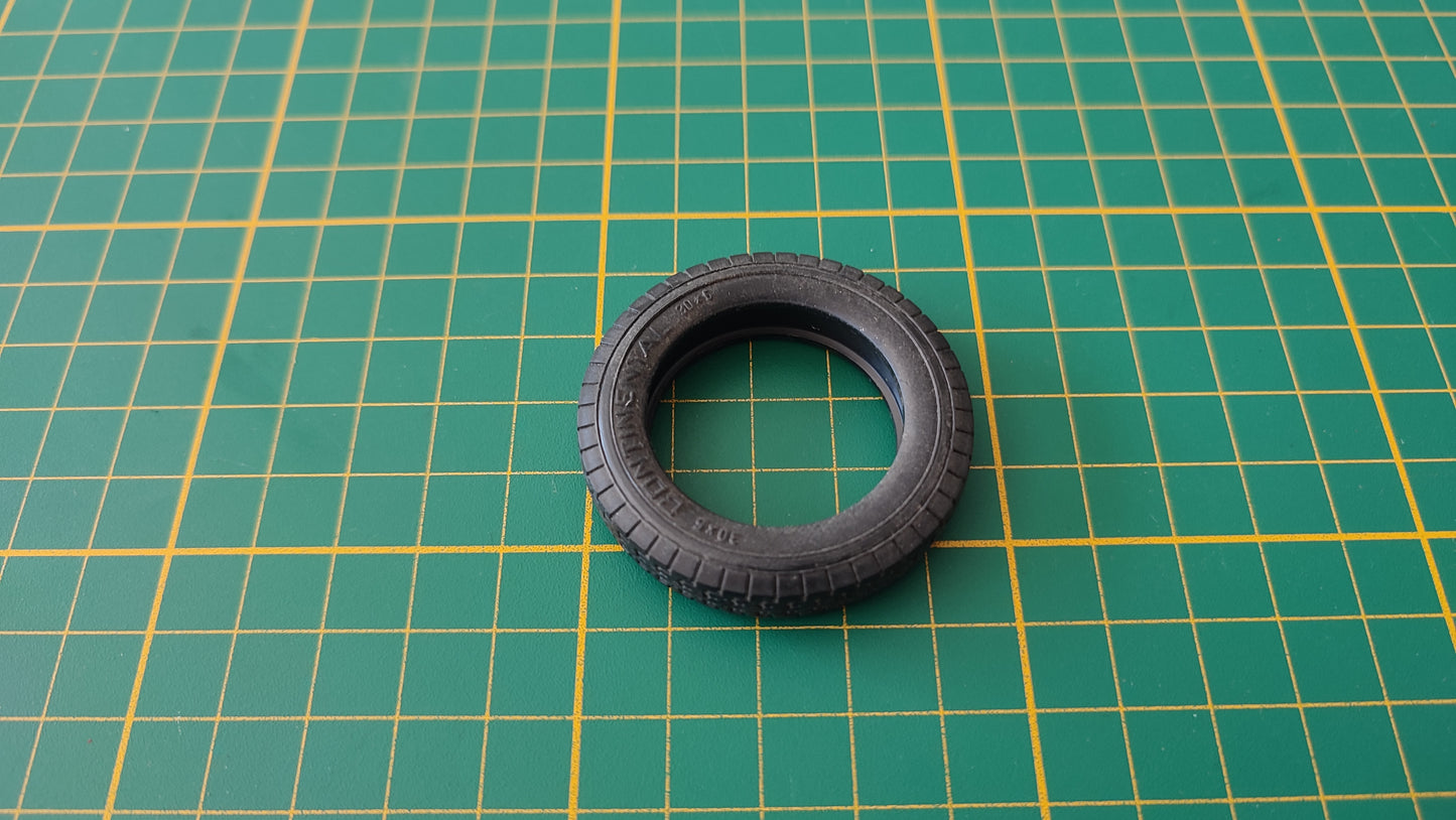 Pneu seul pièce détachée miniature Burago Bburago Alfa Romeo 2300 Monza 1934 1/18 1/18e 1/18ème #D93