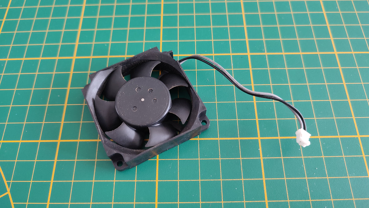 Ventilateur interne Nidec D05U-12TS1 pièce détachée console de jeux Nintendo Gamecube DOL-001 (EUR) #C70